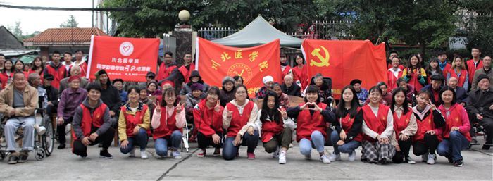 快乐手牵手,温暖心连心