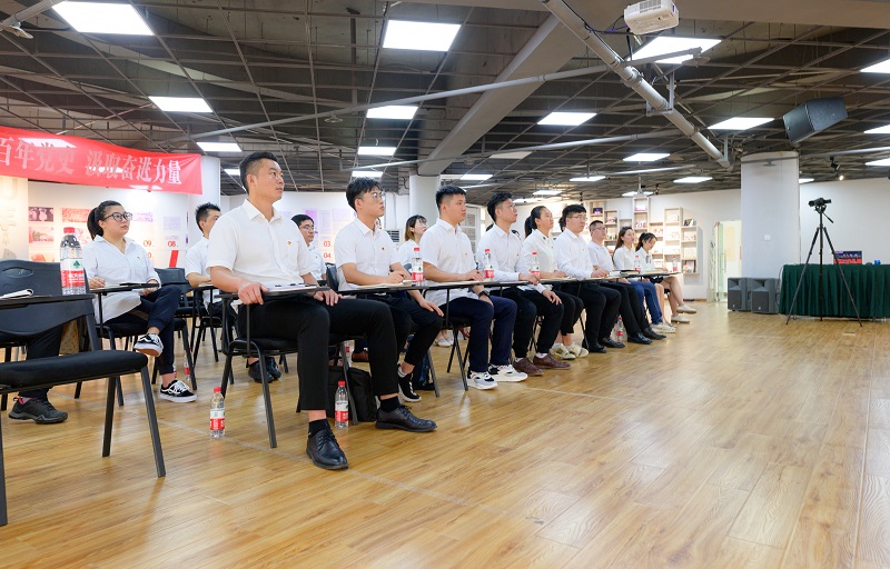 校团委举行“请党放心,强国有我”秋季开学第一堂团课示范课