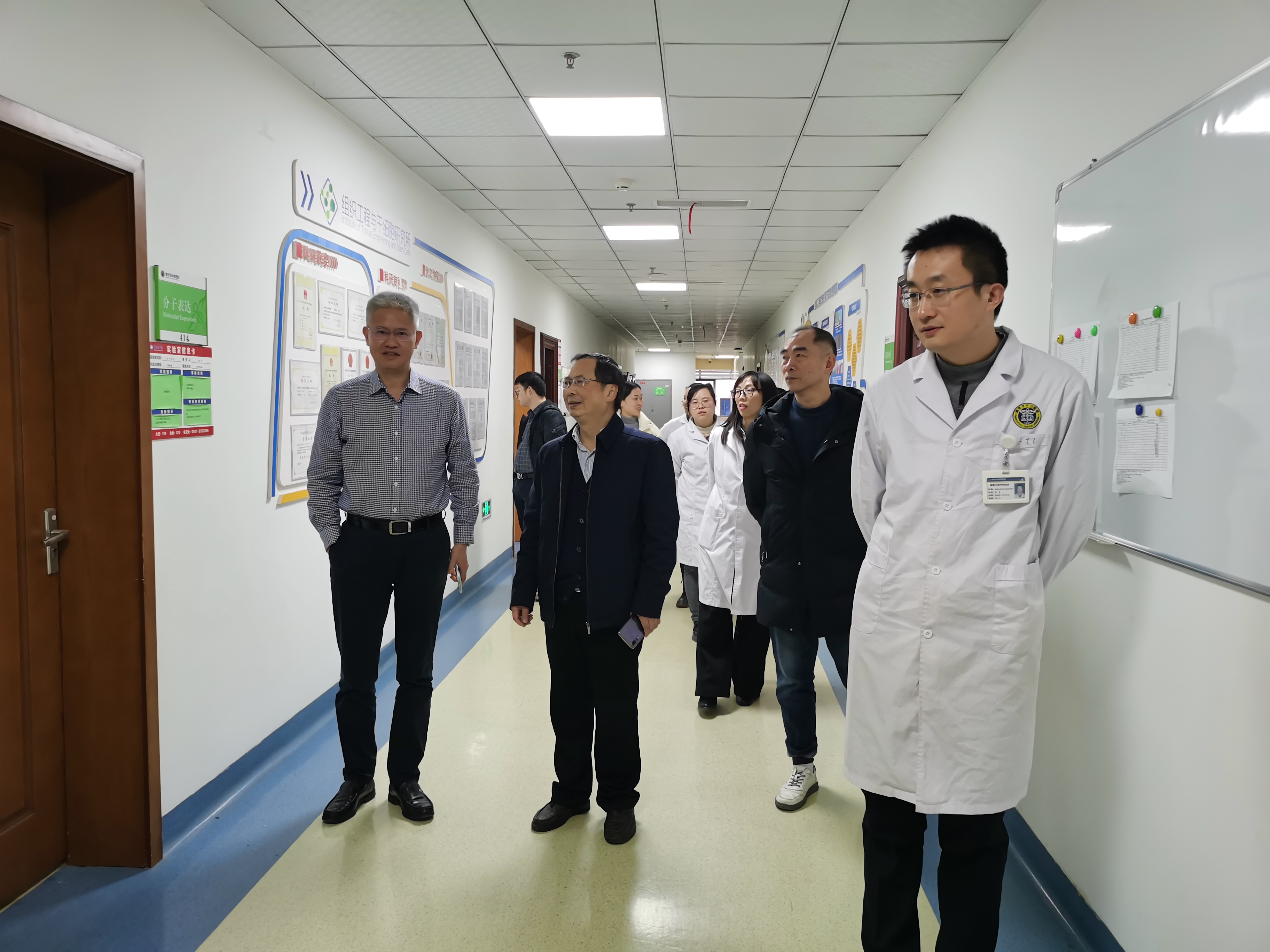 以人为本，安全至上！学校开展实验室安全责任体系、危险化学品专项检查“回头看”及放假前实验室安全检查