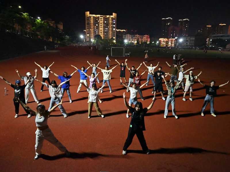 中西医临床医学系开展“健康谱写强国乐章，运动点燃靓丽青春”健身活动