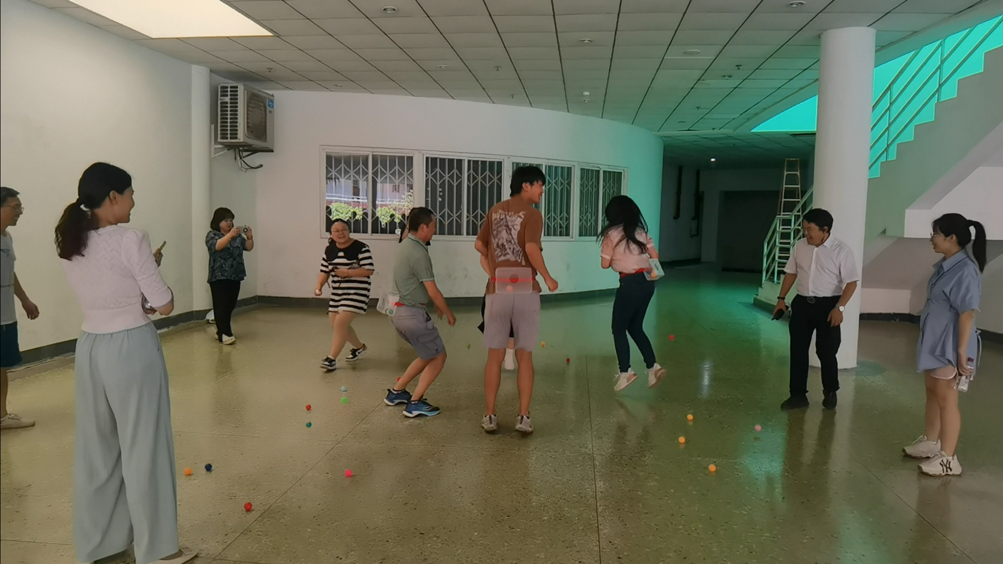 外语国教分工会开展趣味游园活动