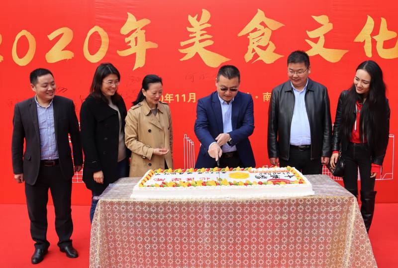 学校美食文化节开幕：舌尖诱惑 只待你来