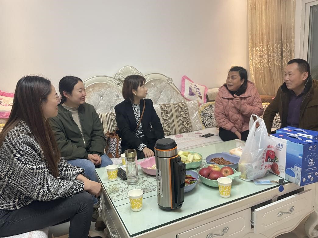 基础医学院开展“携爱同行,情暖人心”家访活动