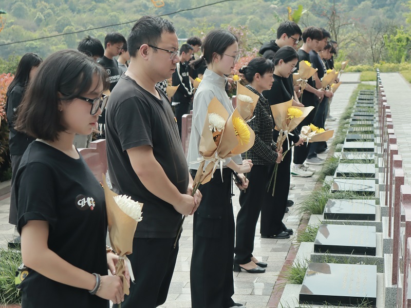 口腔医学院党总支开展“清明祭英烈”主题活动