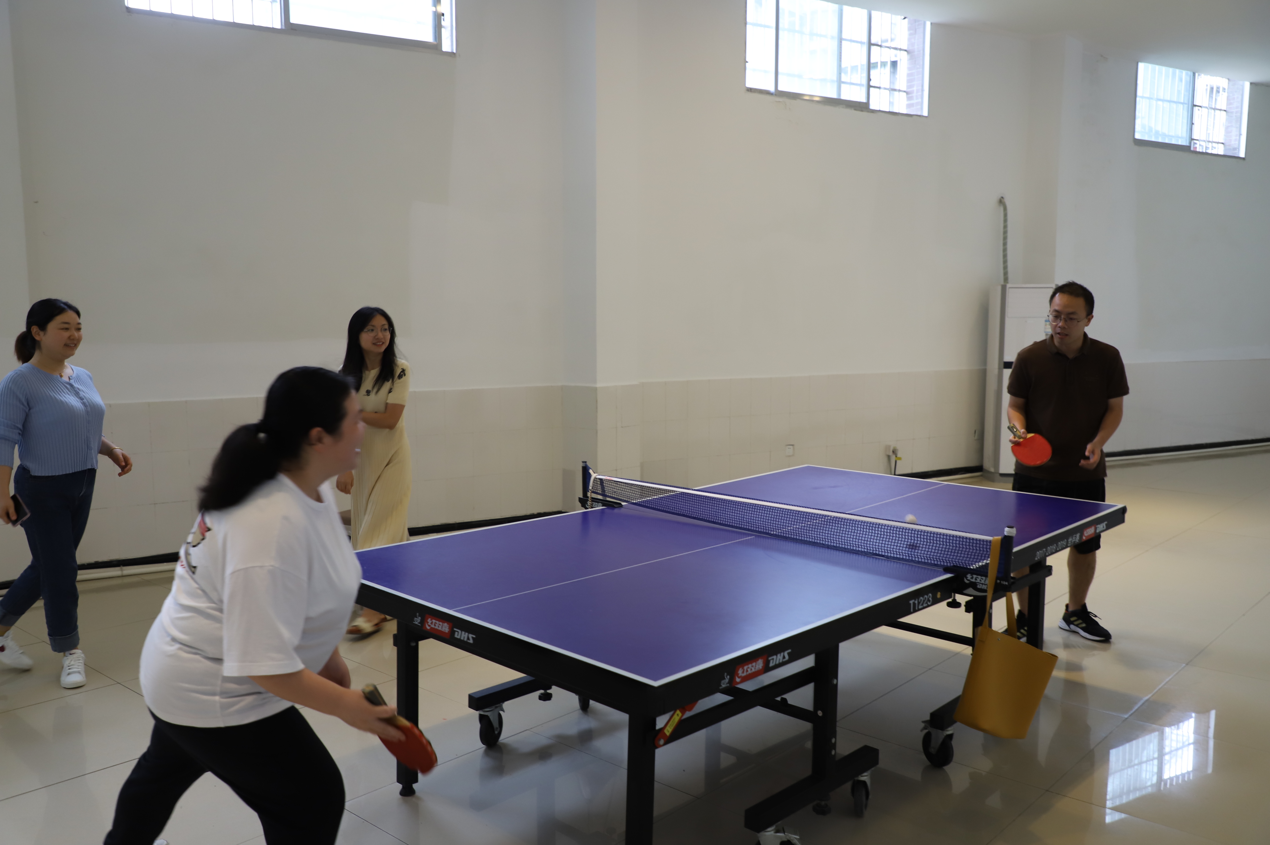 校医院工会开展“学习体育技能 锻炼健康体魄”体育活动