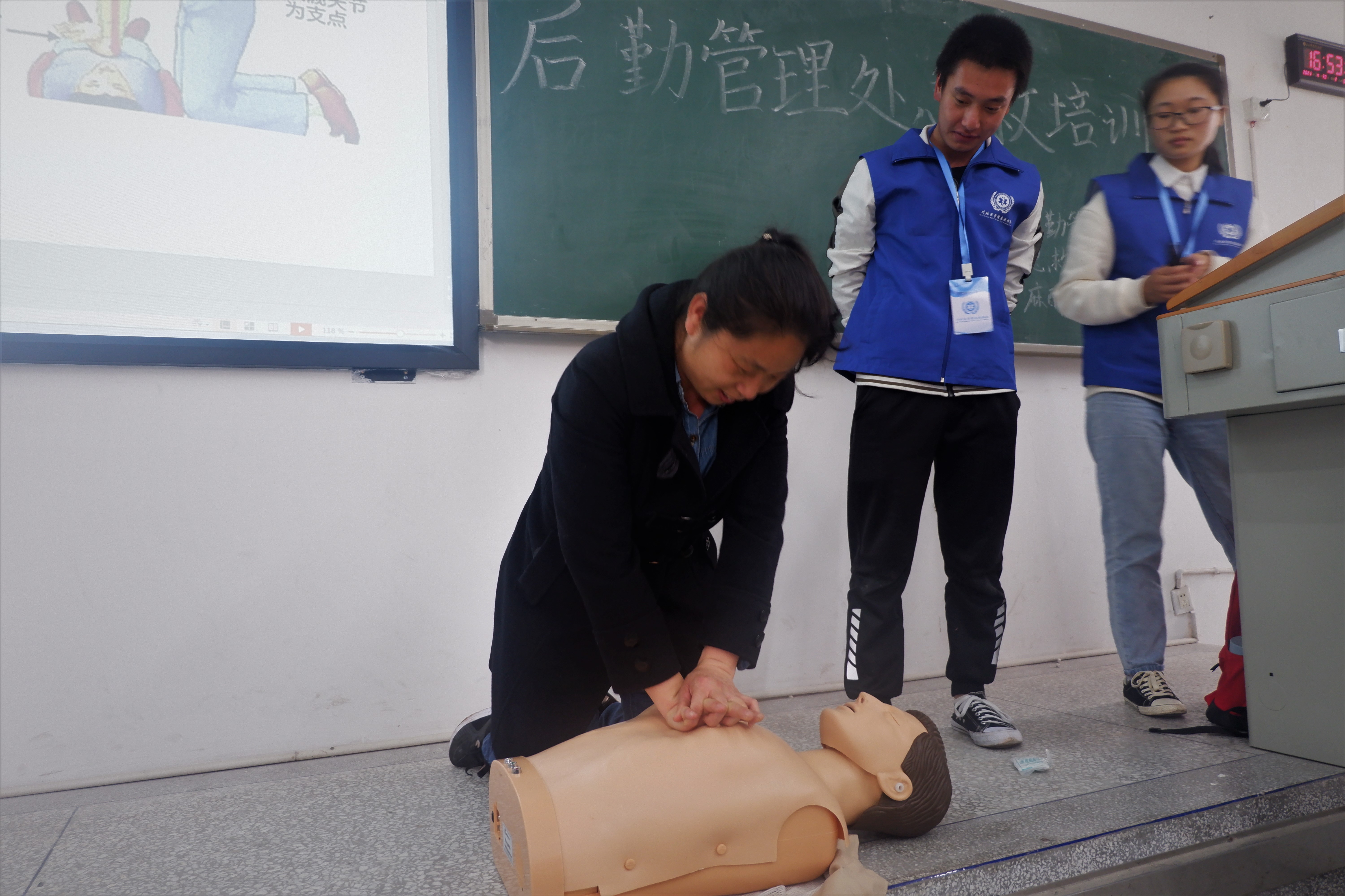 麻醉学系联合后勤产业处开展急救培训