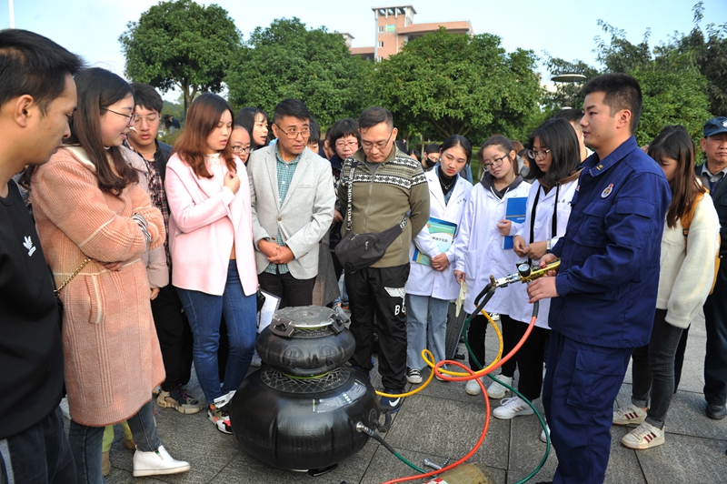 学校组织“119”消防培训为校园安全保驾护航