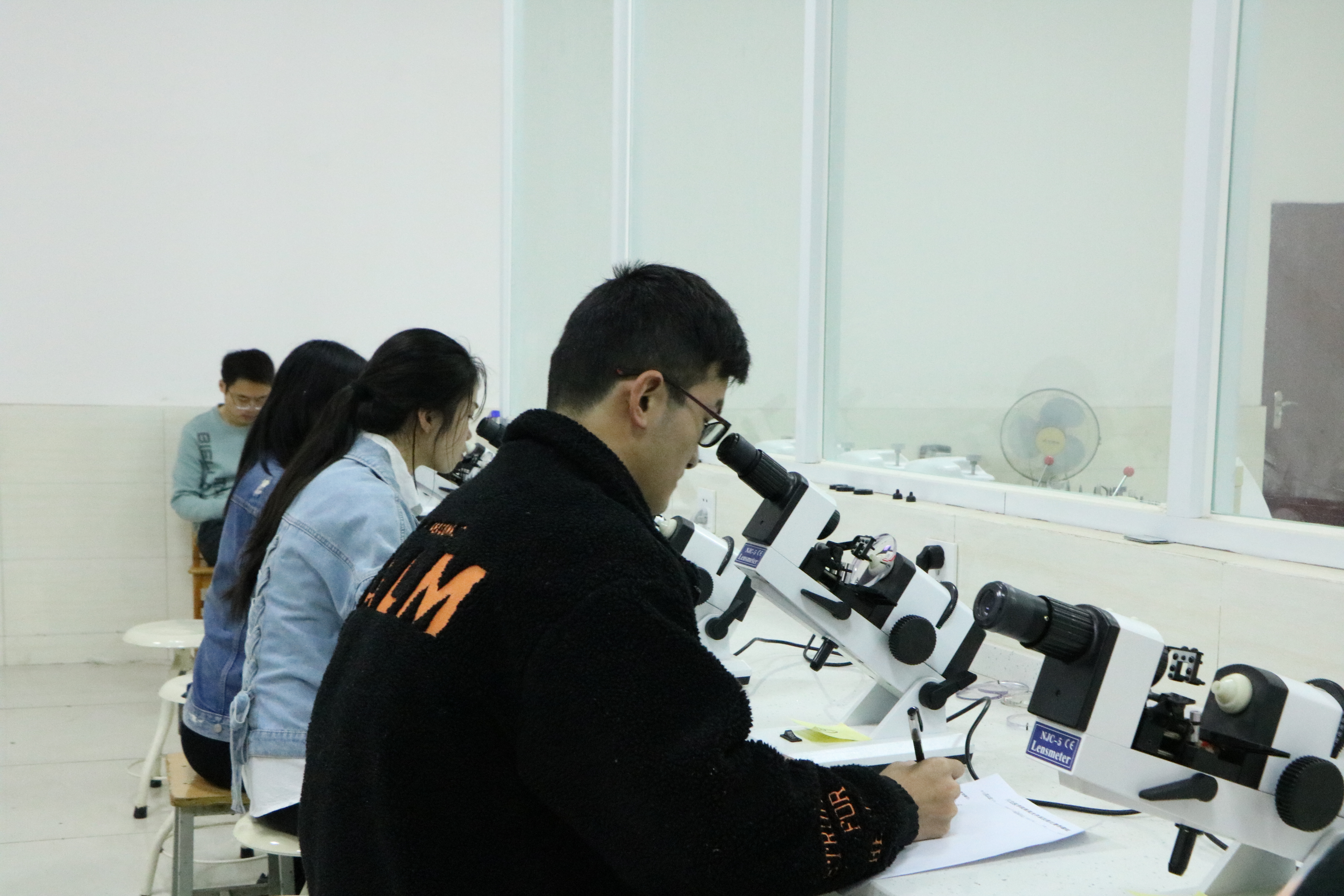 眼视光学系第十四届技能大赛成功举办