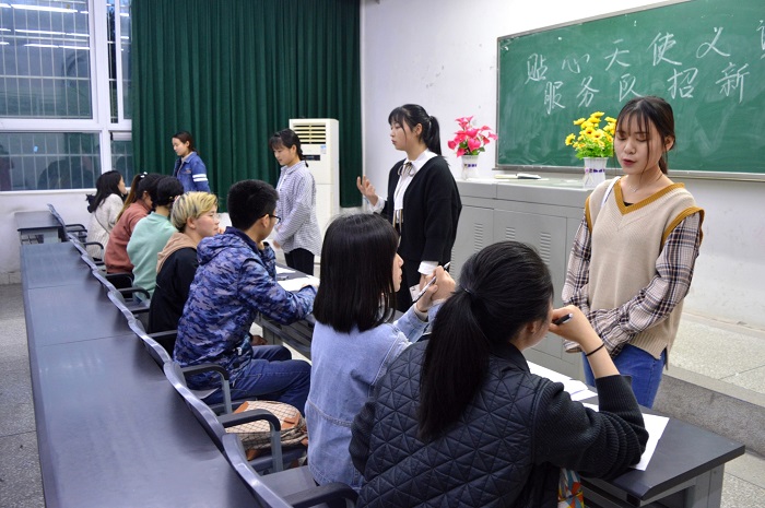 麻醉学系开展“贴心天使”义诊服务队纳新工作