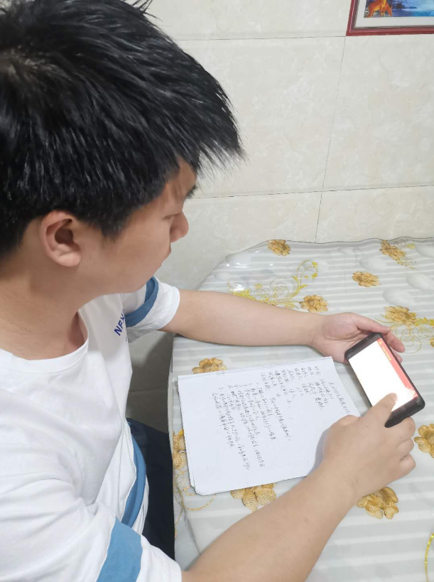 管理学院学生党支部组织学习《中国共产党问责条例》