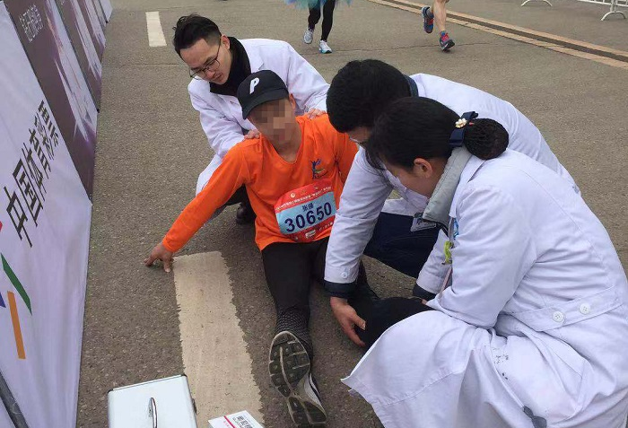 学校第二附属医院为2019年南充嘉陵江国际马拉松赛事健康护航