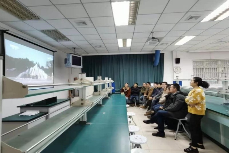 基础医学院党总支第三支部观看《为了和平》