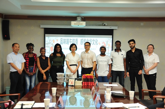 南充市侨联来校开展“品味端午粽香，感悟中华文化”留学生座谈会