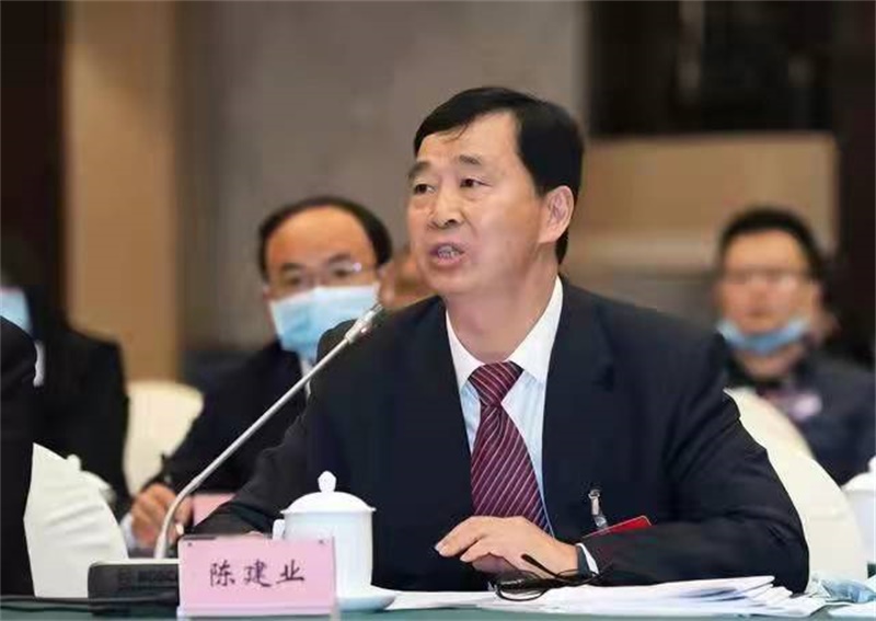 我校教师在四川省两会上履职建言